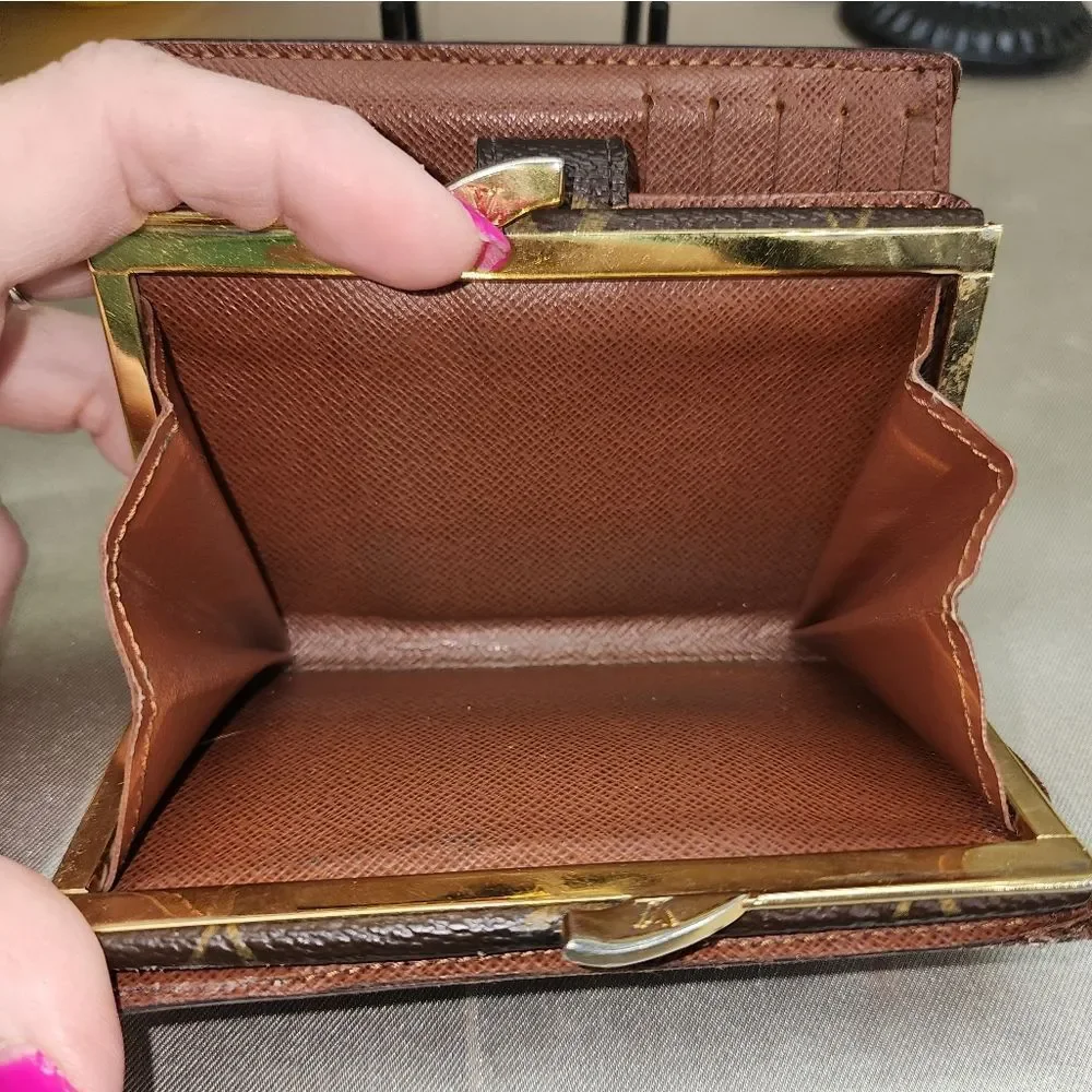 Louis Vuitton French Kiss Snap Wallet W/ Authentic Dust Bag AND COA